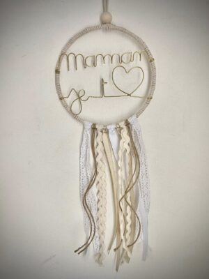 Attrape-Rêves “Maman je t’aime” – Fil d’Aluminium Doré & Rubans Écrus – Cadeau Poétique Fête des Mères