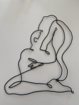 Sculpture “Corps Enlacés” – Fil Noir Continu – Art Minimaliste & Sensuel