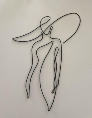 Sculpture “Élégance” – Silhouette Féminine en Fil Noir – Art Minimaliste & Poétique