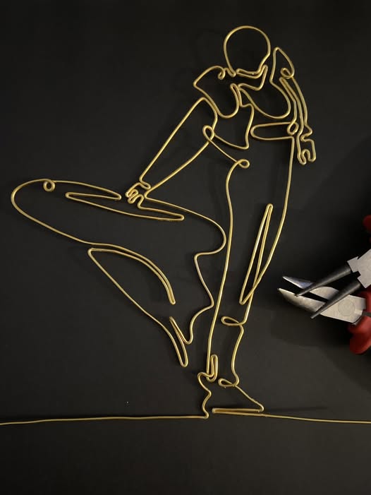 Torero en mouvement en fil d’aluminium – sculpture artisanale ALU'SYL